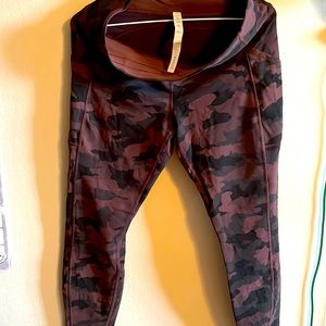 Lululemon Fast & Free size 12 25’ inseam brown camo